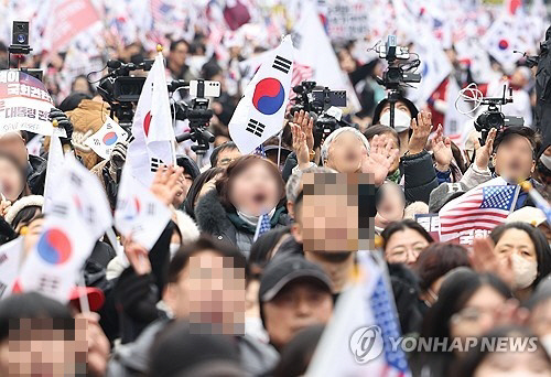 광주 금남로에서 열린 윤석열 대통령 탄핵 반대 집회.<연합뉴스>